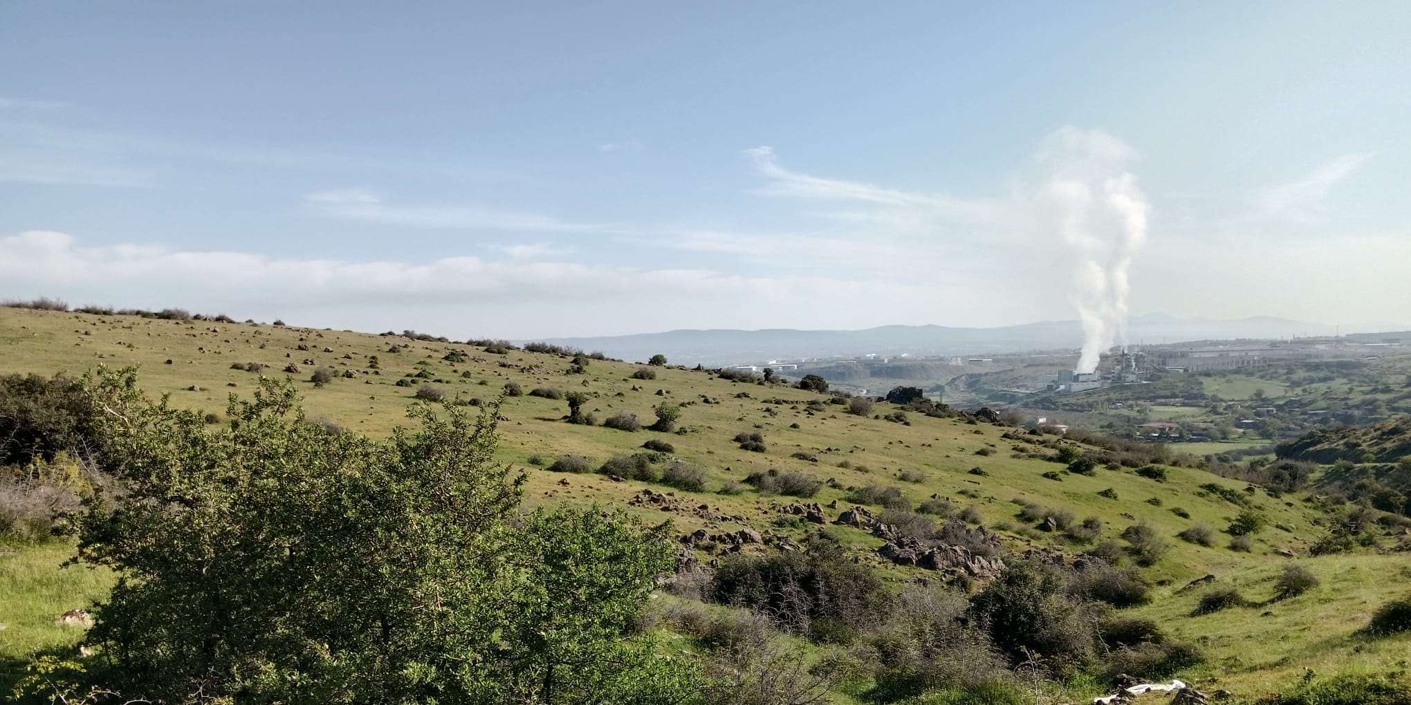 The site with the neighbouring Ezine industrial cluster visible in the distance